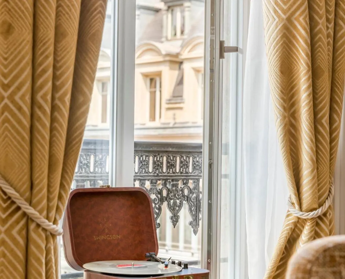Merveil - Signature - Opera - Rougemont Iii Apartment